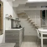 Sun And Moon Apartments アパート